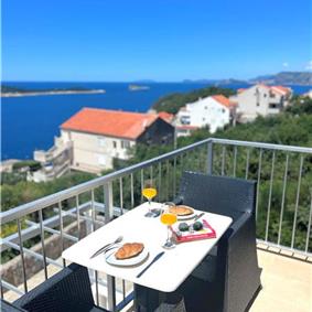 9 Bedroom Villa with Pool and Sea Views in Cavtat, sleeps 18